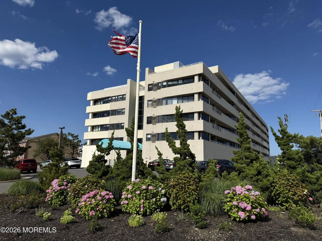 525 Ocean Boulevard 211, Long Branch