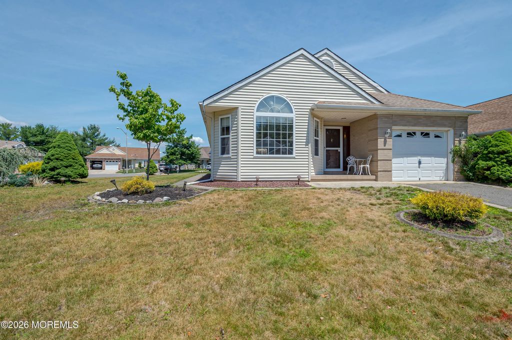 87 Canterbury Lane, Toms River