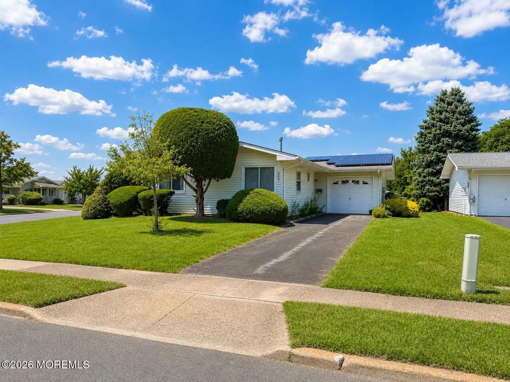 207 Central Boulevard, Brick