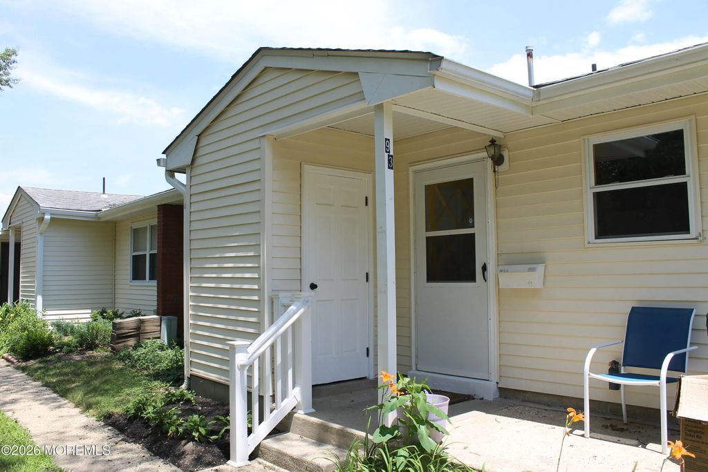 93 Waterfront Drive 246, Brick