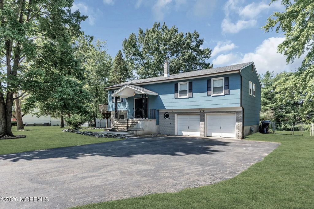 779 Lexington Drive, Brick