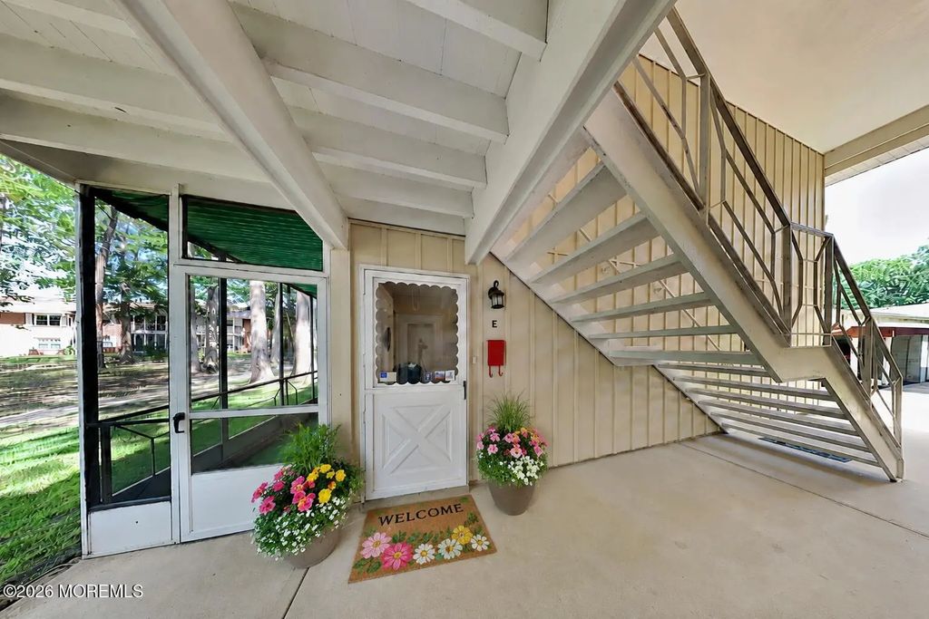 48e Cambridge Court, Lakewood