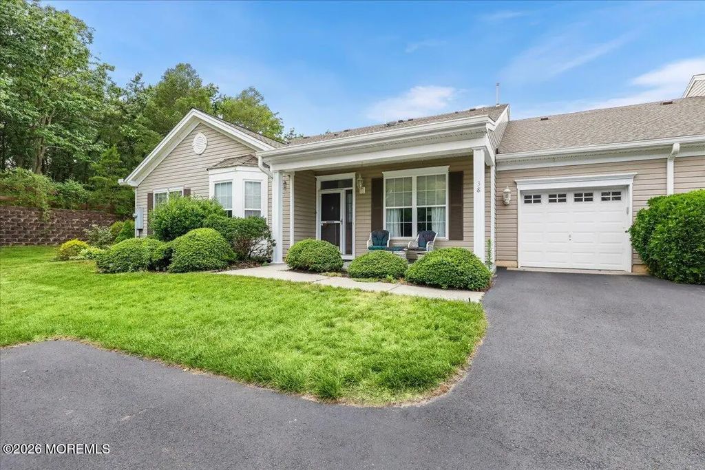 38 Autumntide Drive, Lakewood