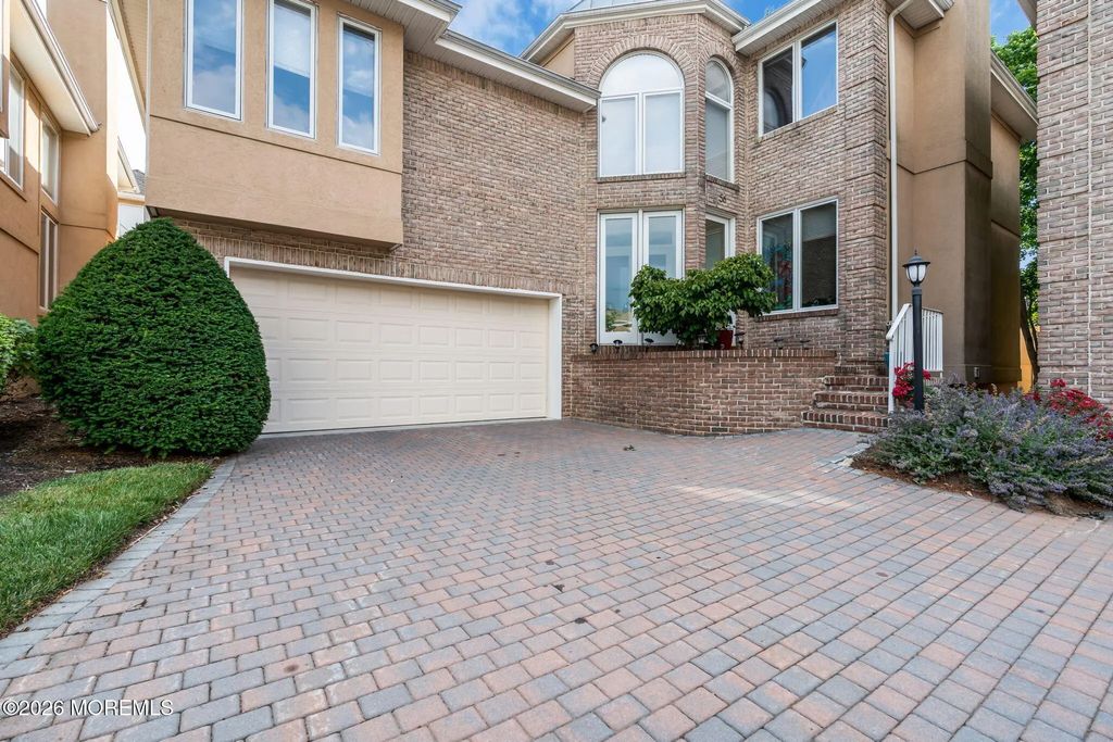 56 Tamarac Court, Holmdel