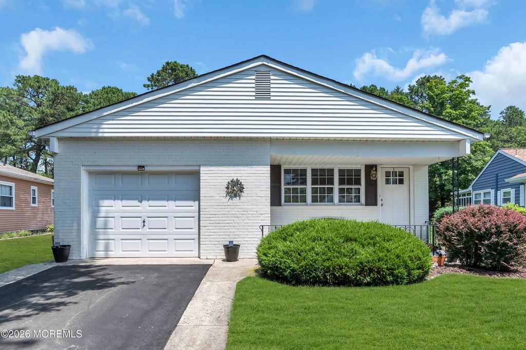 108 Torrey Pines Drive, Toms River