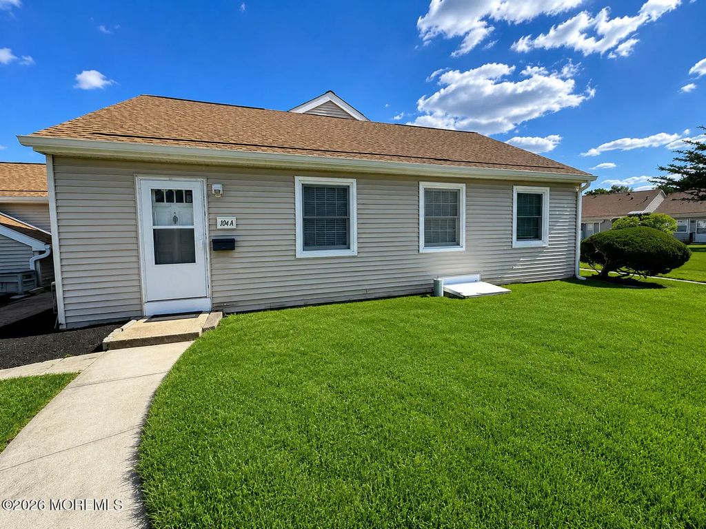 70 William And Mary Sq A, Freehold