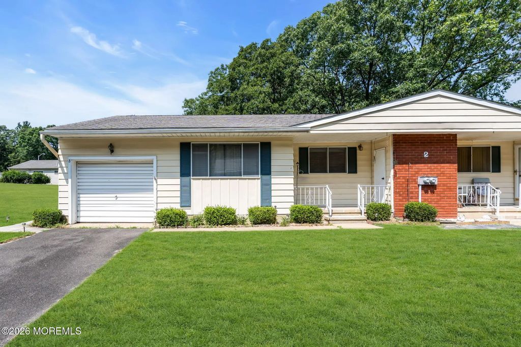 2 B Connecticut Drive B, Whiting
