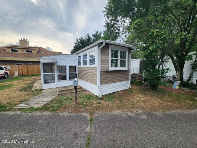 6 Pinewood Trail, Brick