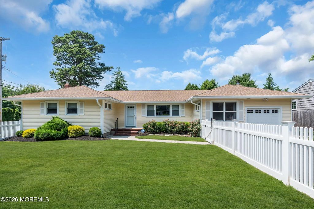 1620 Holly Boulevard, Manasquan