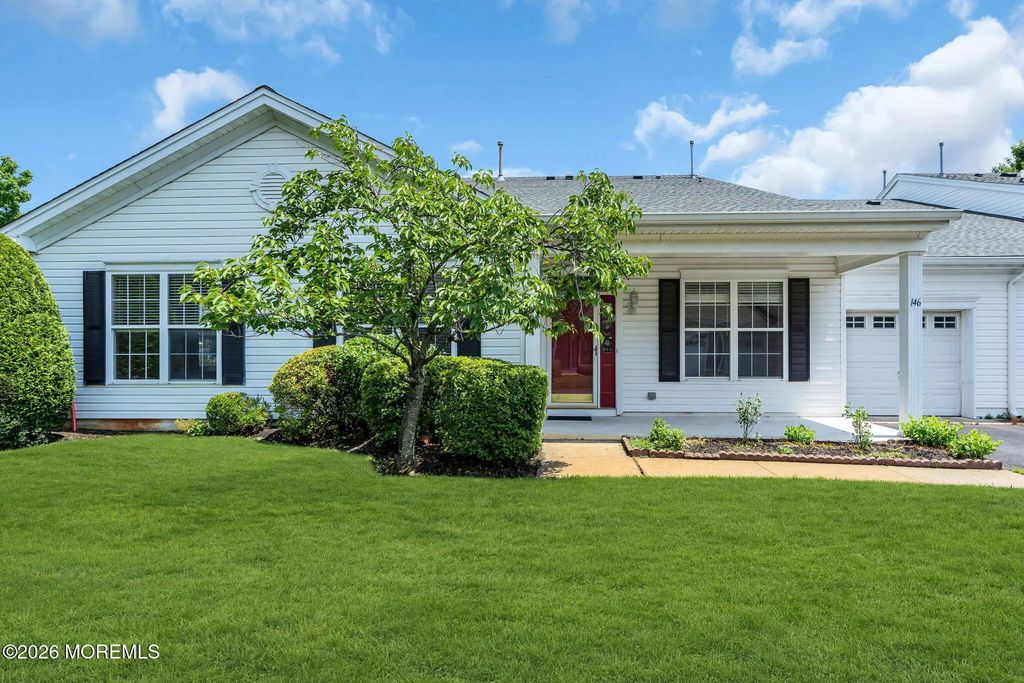 146 Greenlawns Drive, Lakewood