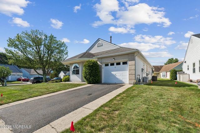 47 Carmacks Way, Toms River