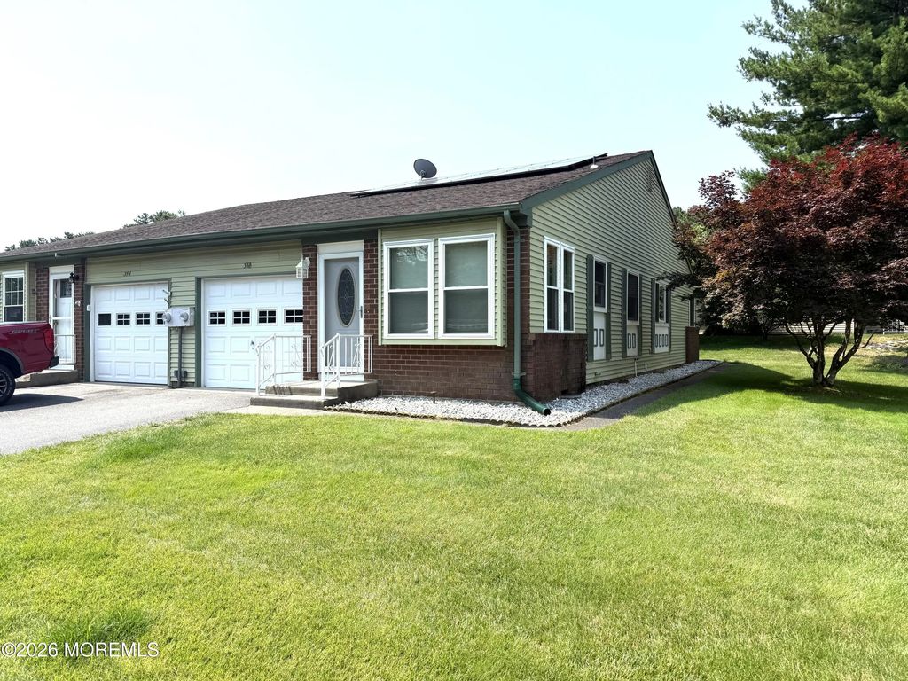 35b Easton Drive B, Whiting