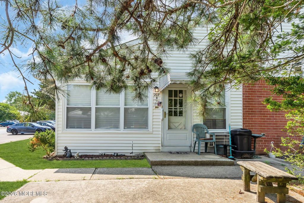 207b Laurel Place, Whiting