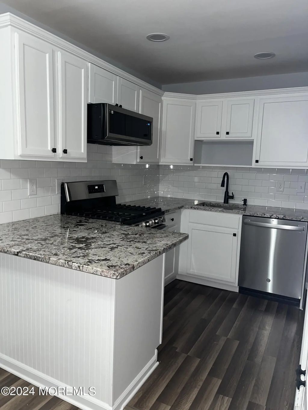186 Ocean Avenue B, North Middletown