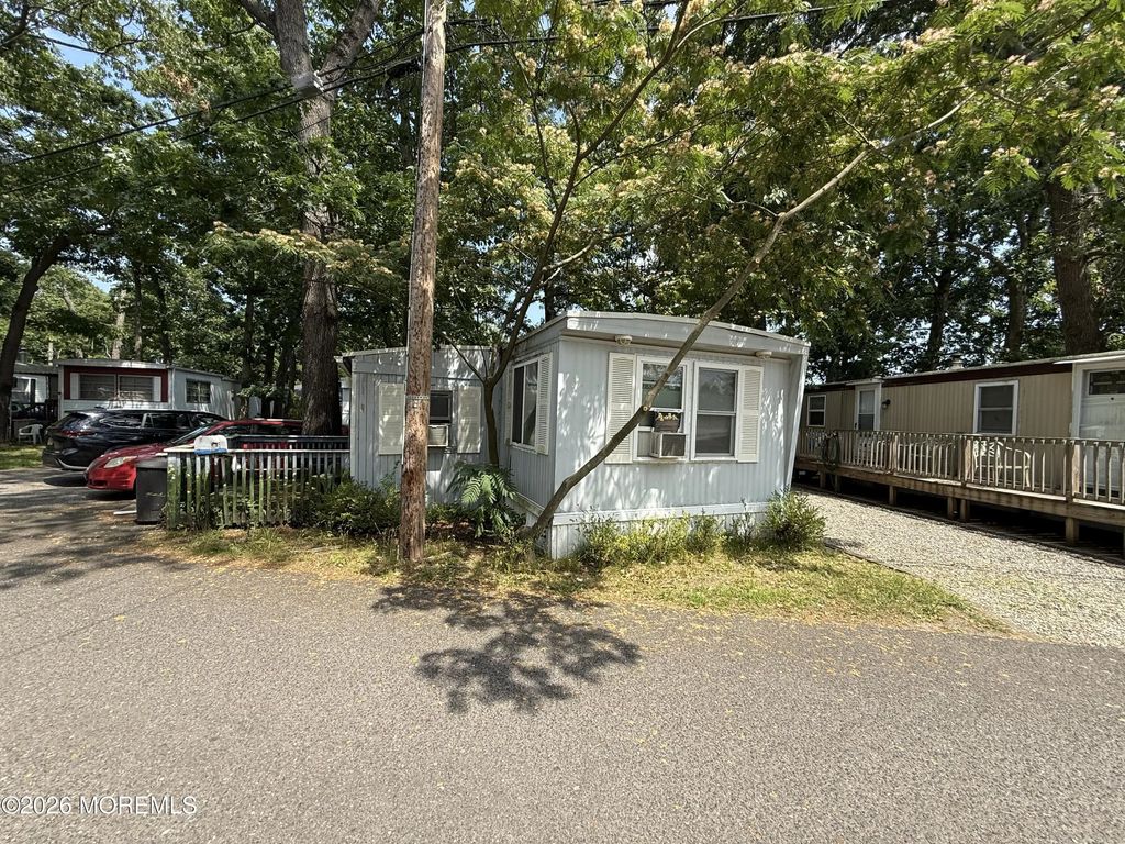 15 Pinewood Trail, Brick