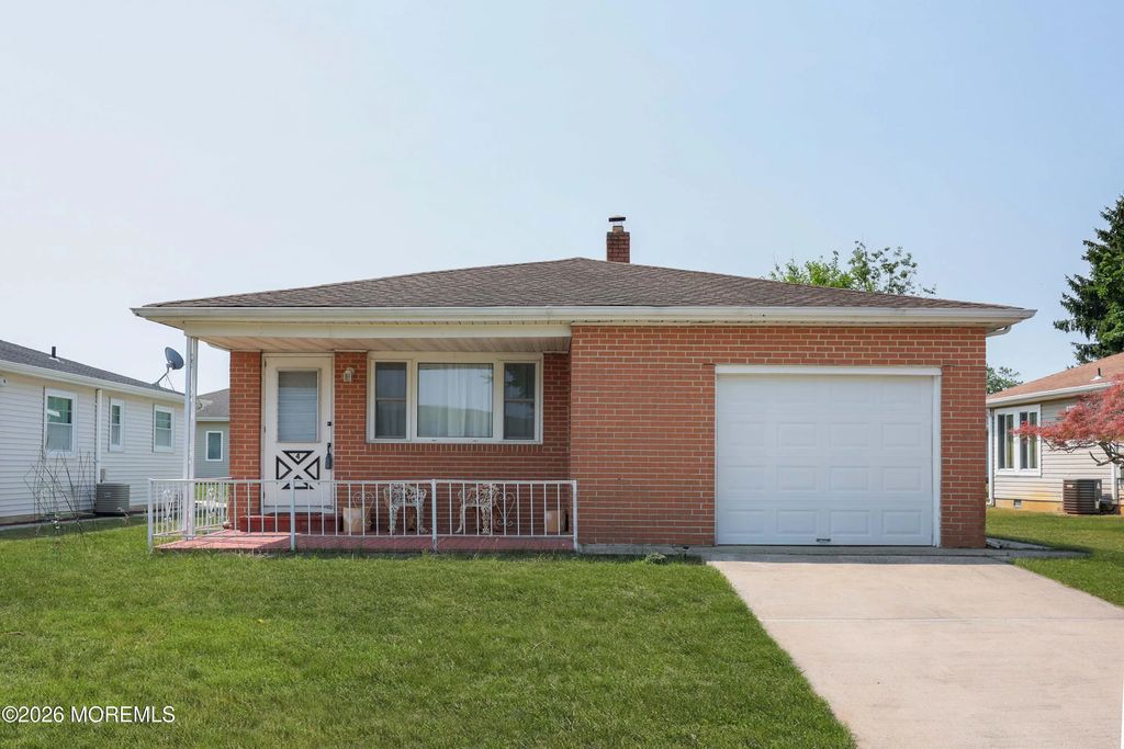 4 Corinth Place, Toms River