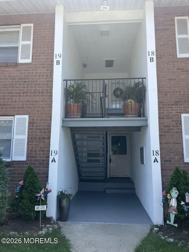735 Greens Avenue 19a, Long Branch