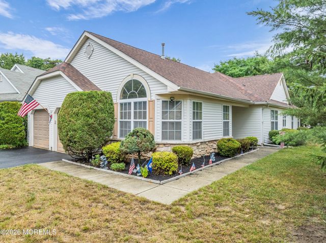 2 Pine Valley Court, Lakewood