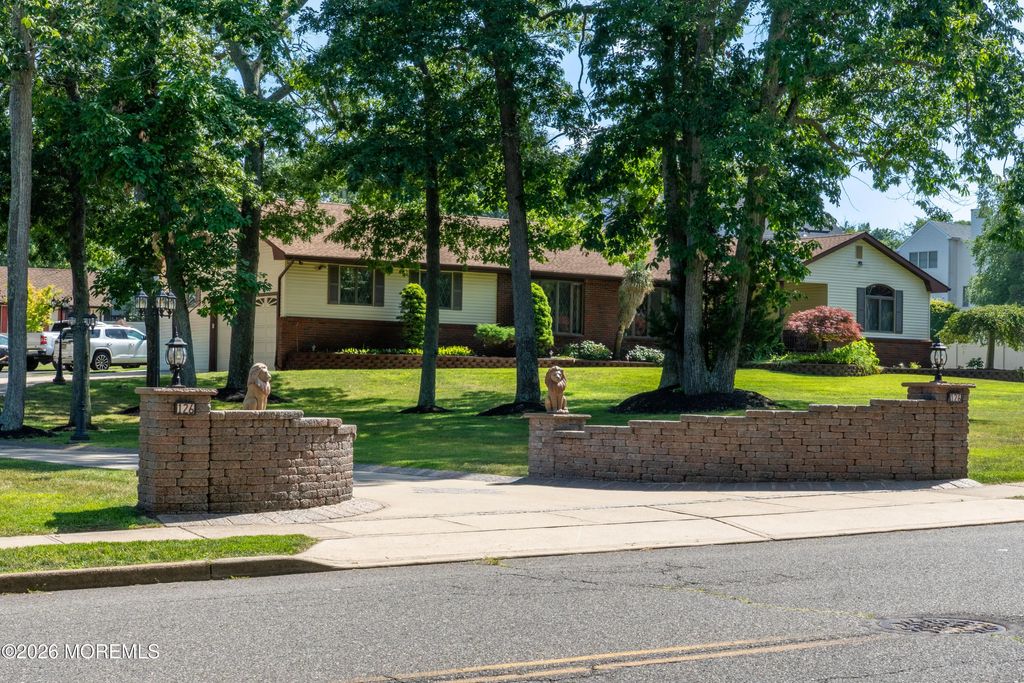 126 Shenandoah Boulevard, Toms River