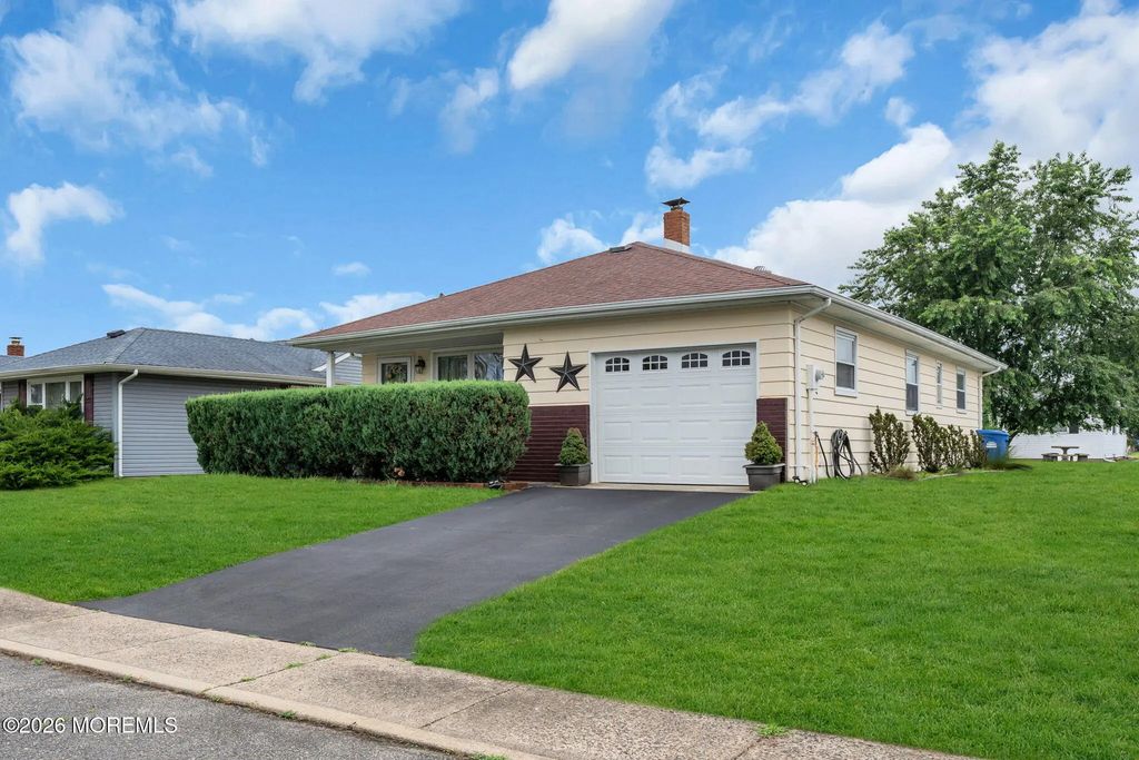 23 Spanish Wells Street, Toms River