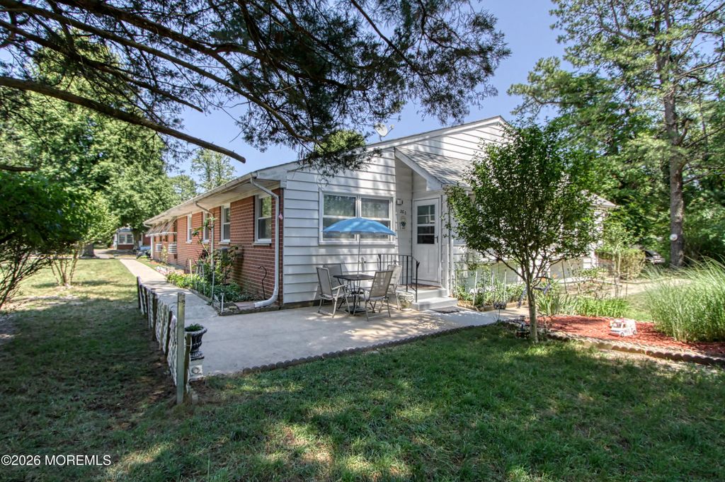 20 C Independence Parkway C, Whiting