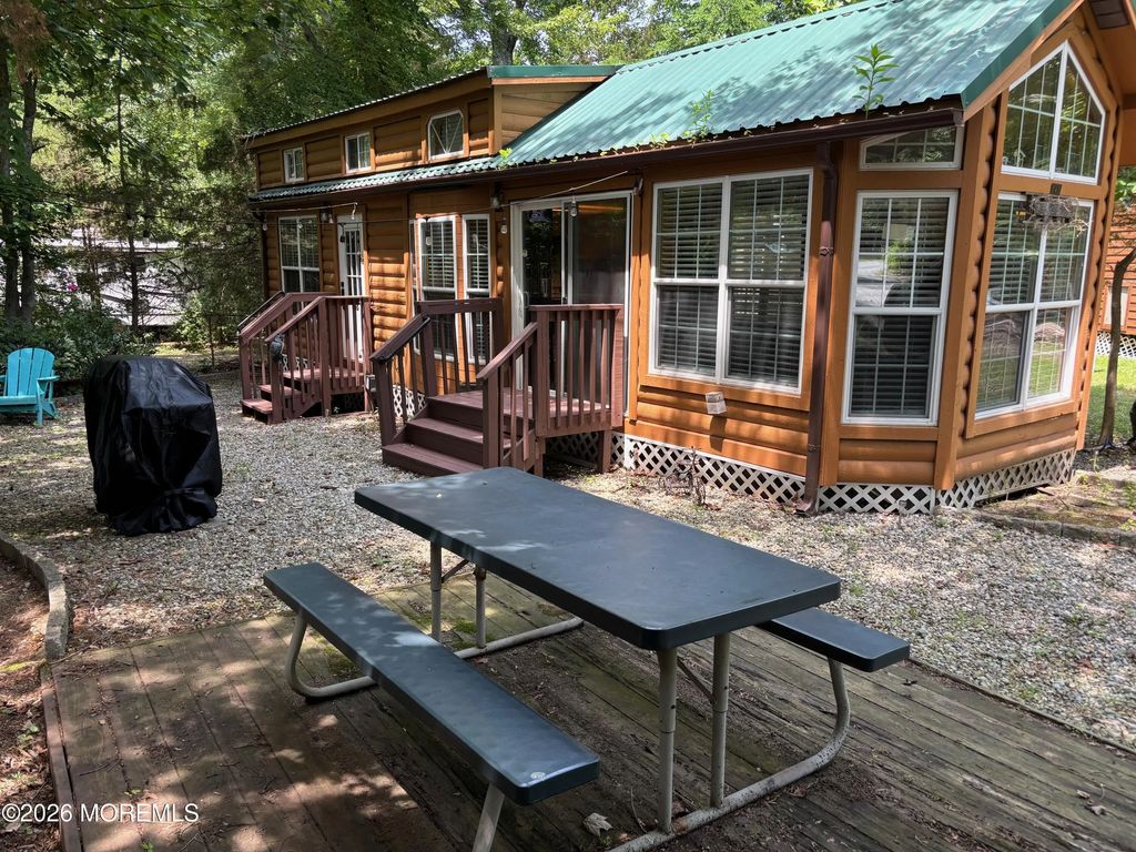 724 Monmouth Road 14, Cream Ridge