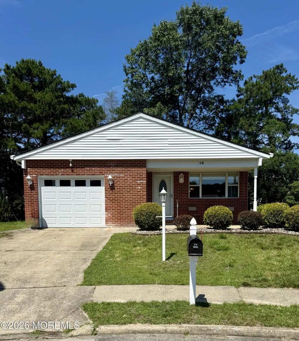 16 Brisbane Court, Toms River