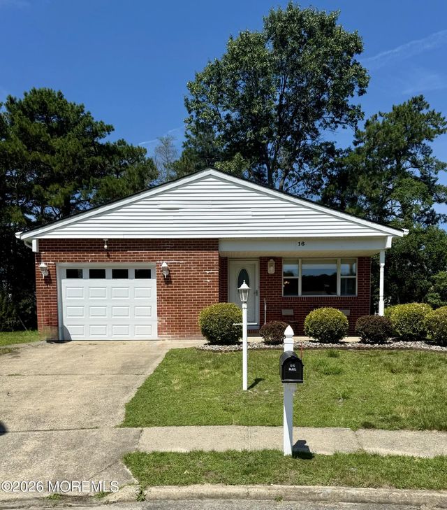 16 Brisbane Court, Toms River