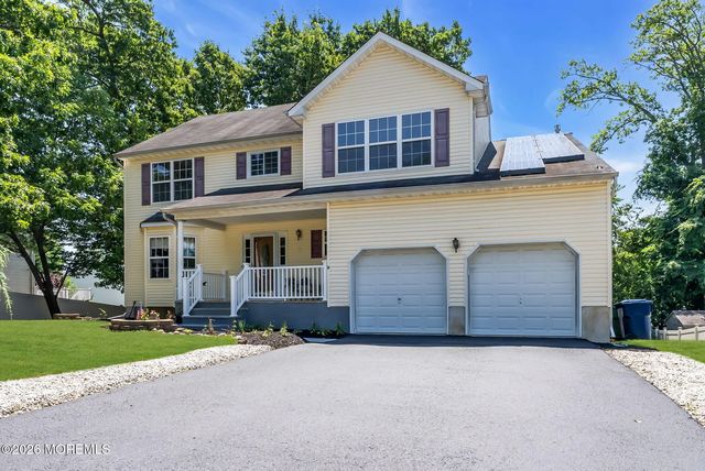 8 Colleen Way, Neptune Township