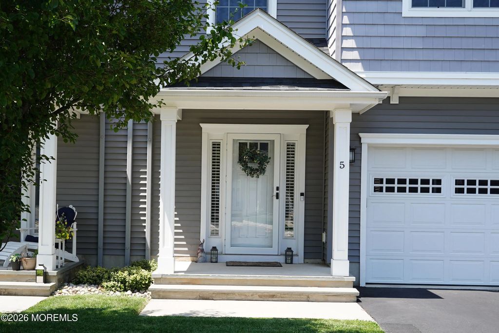 5 Victorian Court, West Long Branch