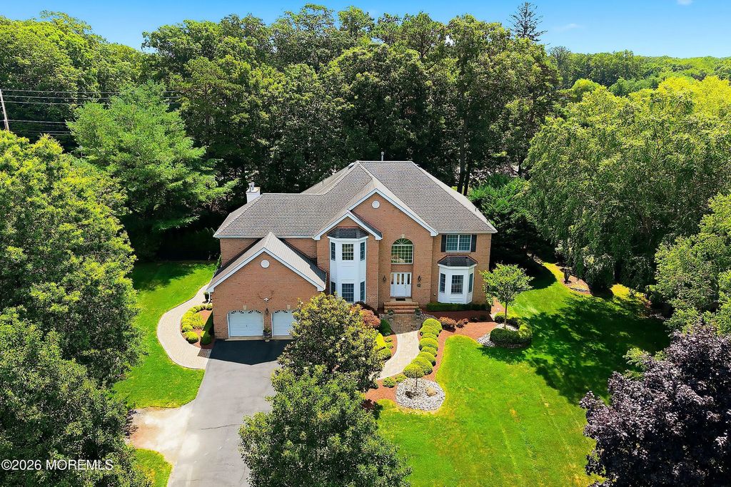 338 Valley View Circle, Freehold