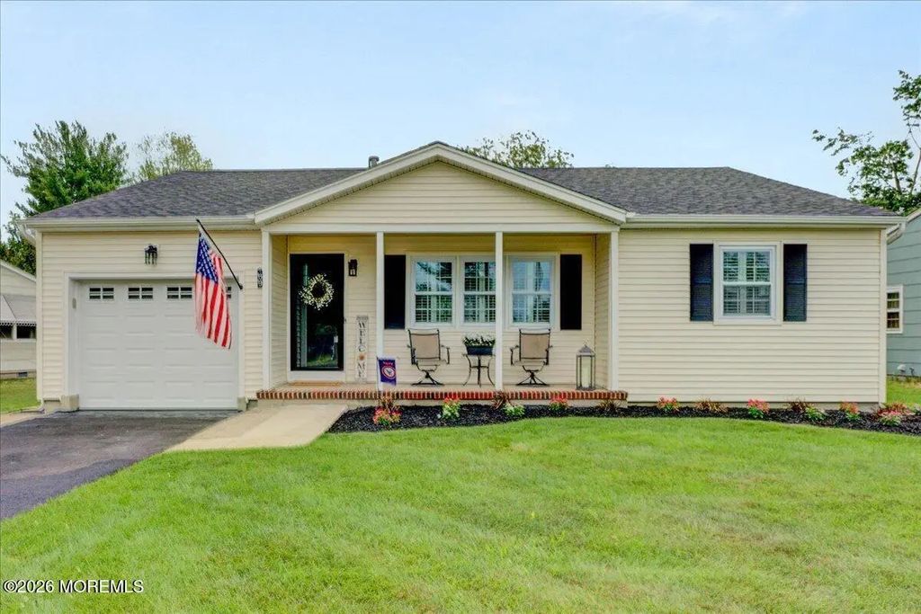 69 Brakenbury Drive, Toms River