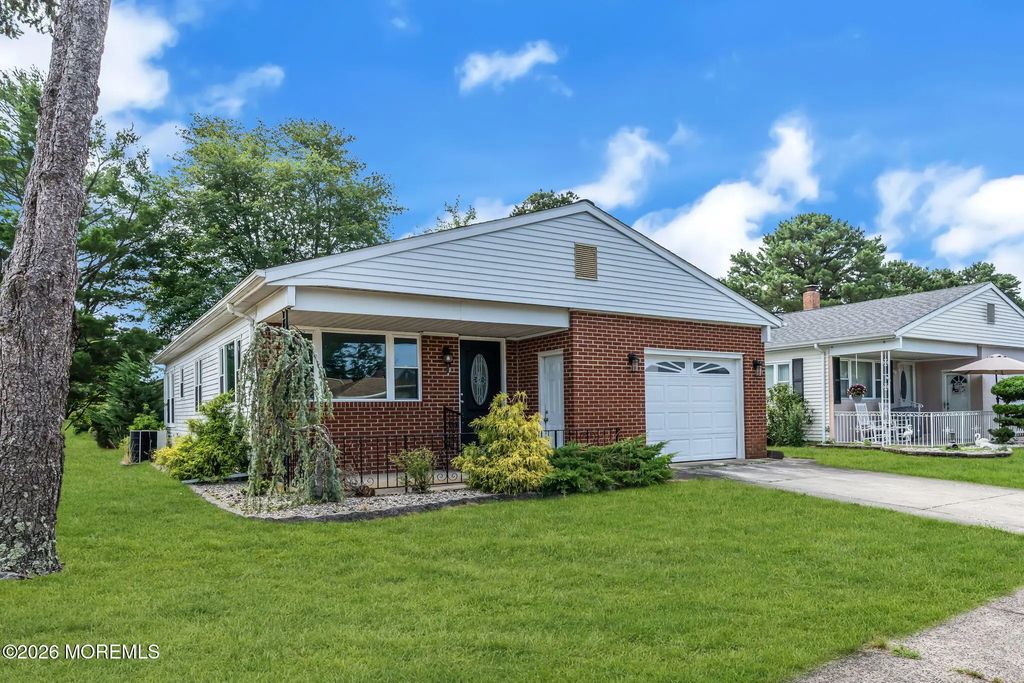 2 Ashcroft Lane, Toms River