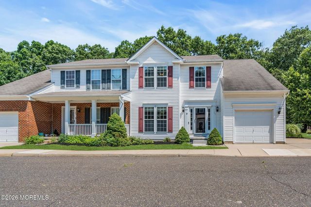 18 Foxmoor Lane, Bayville