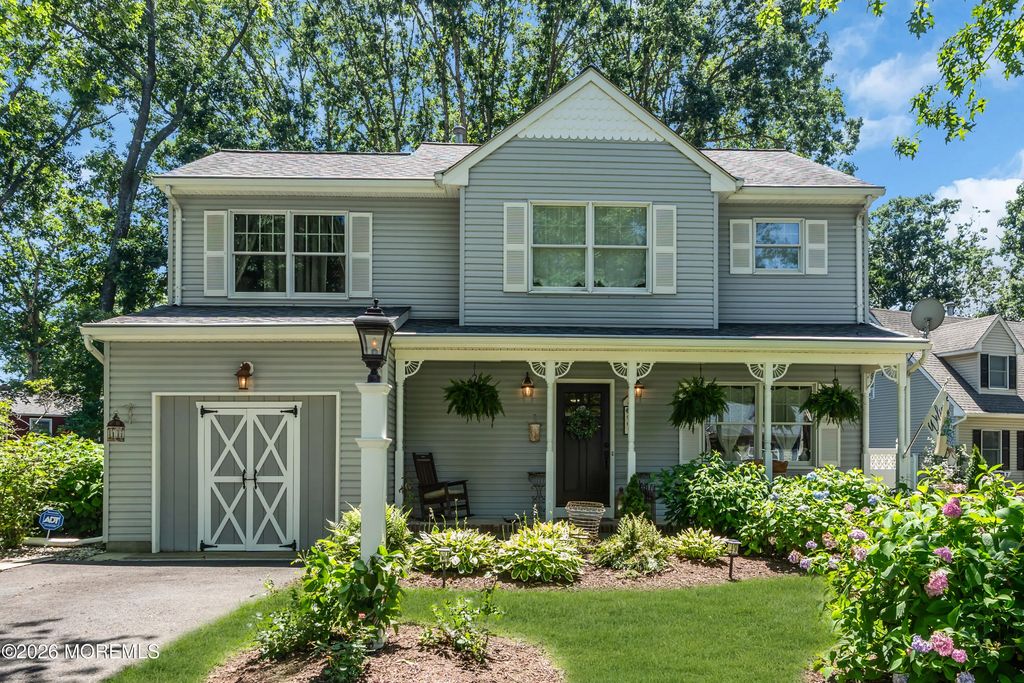 901 Roundtree Drive, Toms River