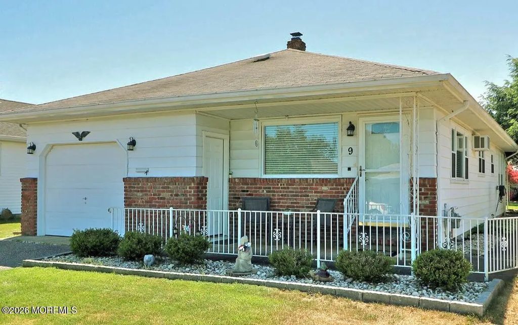 9 Bolans Court, Toms River