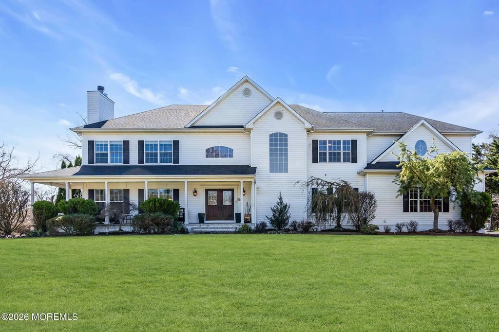 4 Susan Court, Farmingdale