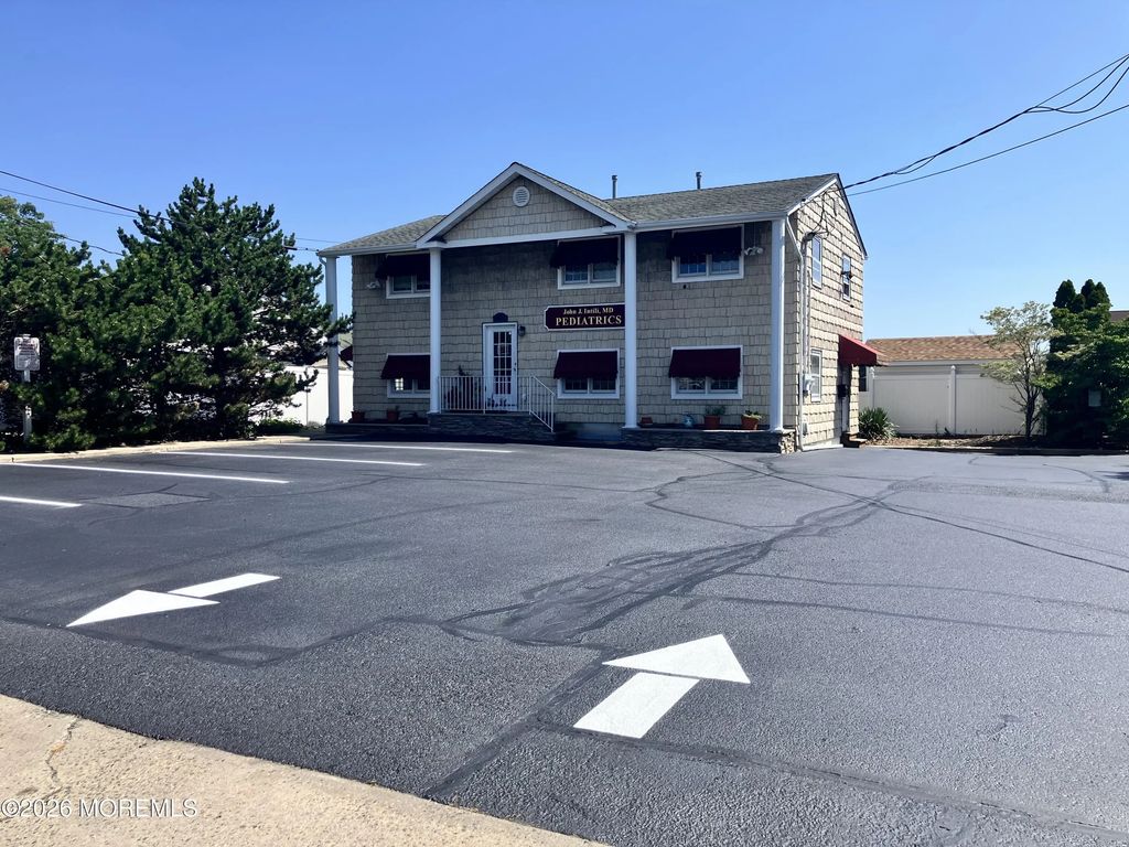 751 Fischer Boulevard, Toms River