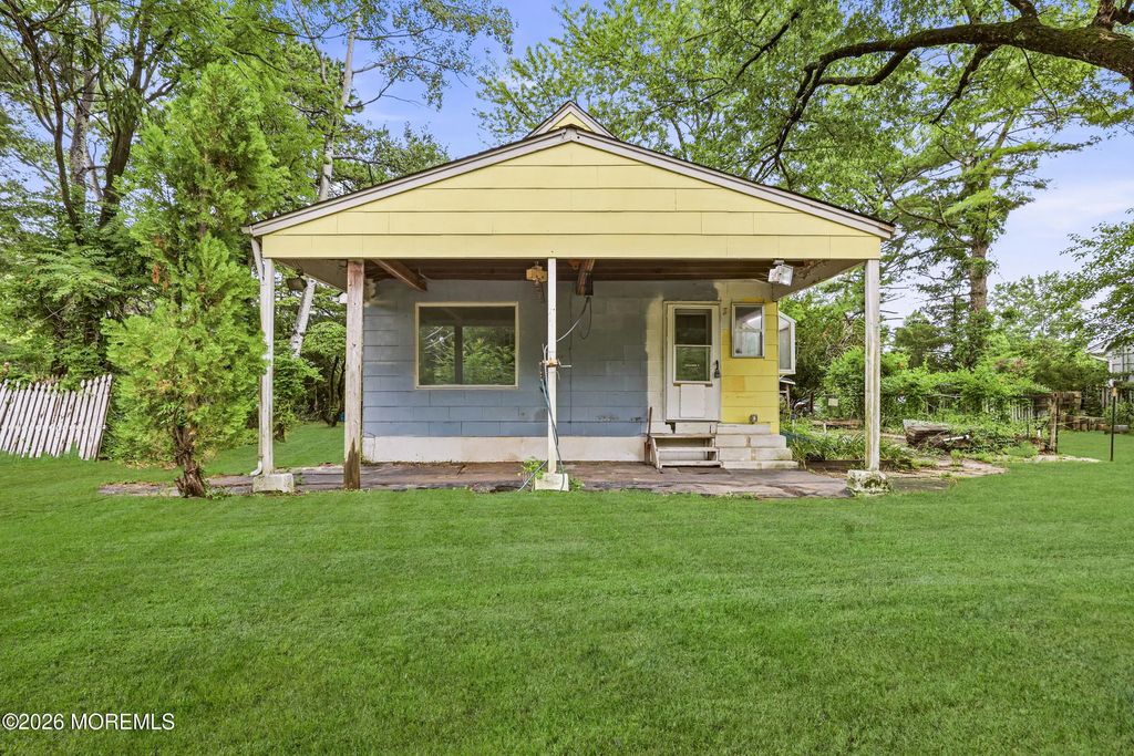 1211 Cedarbridge Avenue, Brick