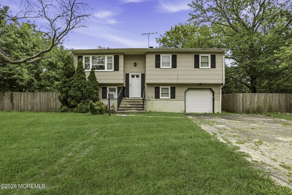 1181 Manor Drive, Lakewood