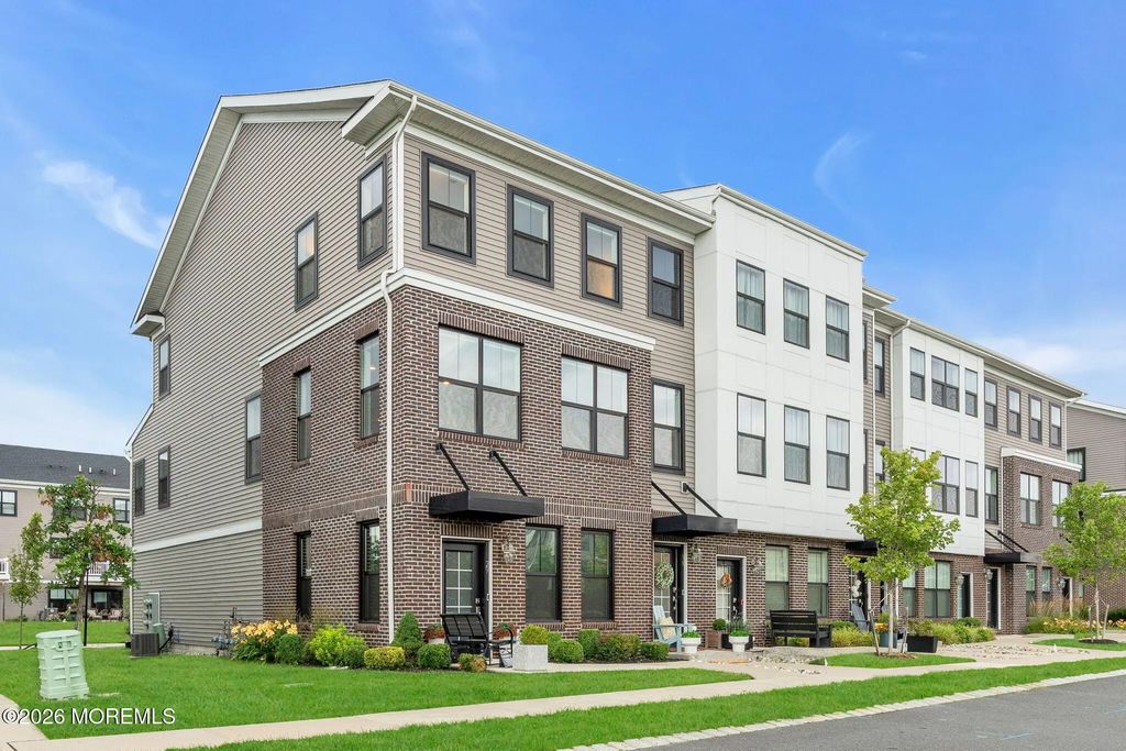 31 Midway Road N, Eatontown