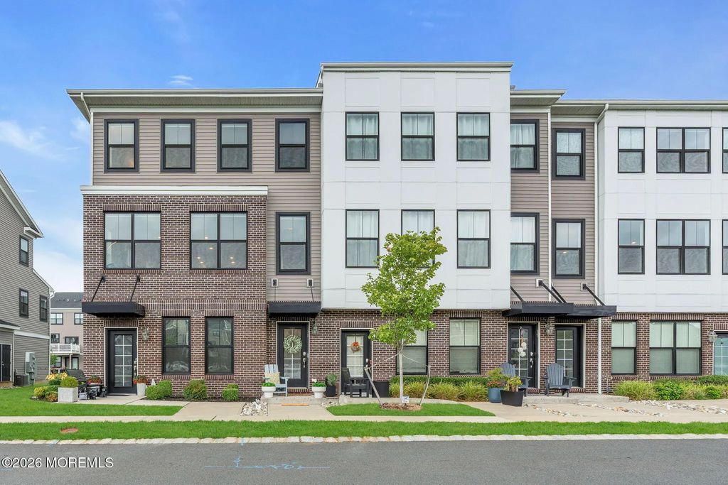 31 Midway Road N, Eatontown