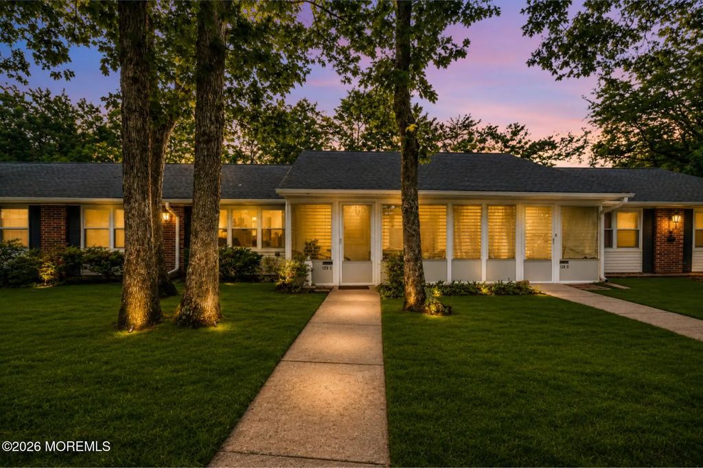126c Farrington Court, Lakewood