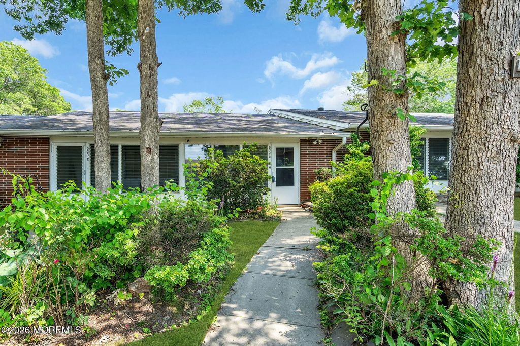 533 Dartmoor Court D, Lakewood
