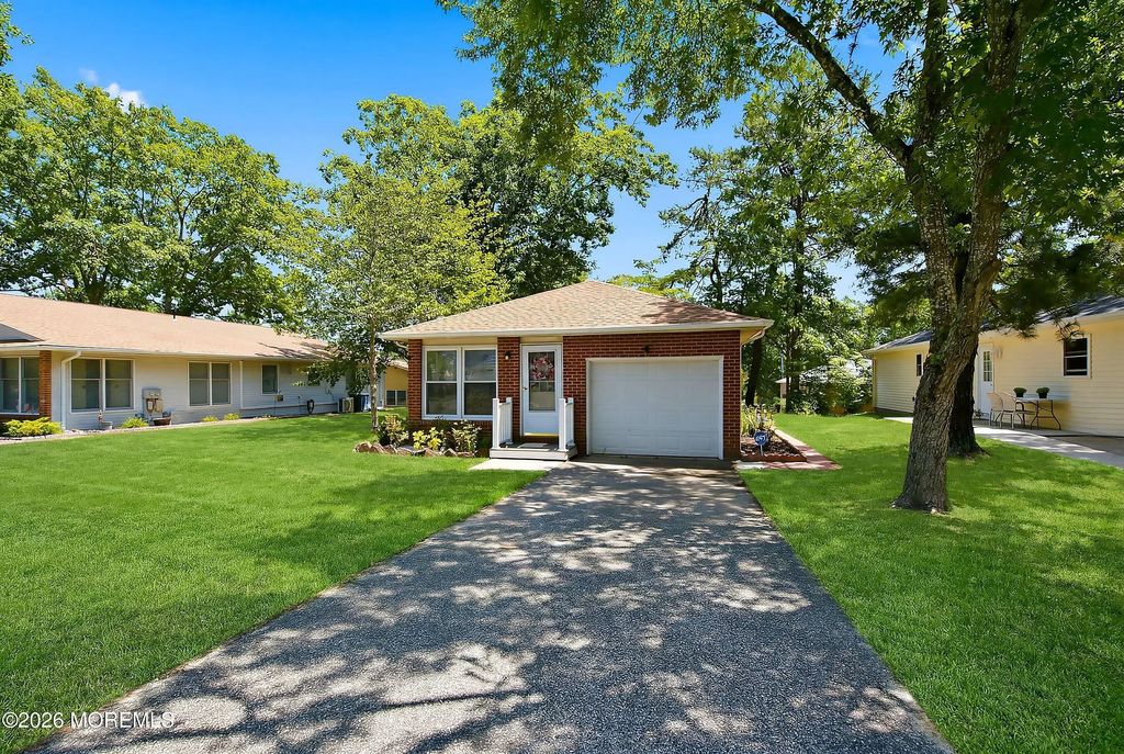 37 Sycamore Road 13, Manahawkin