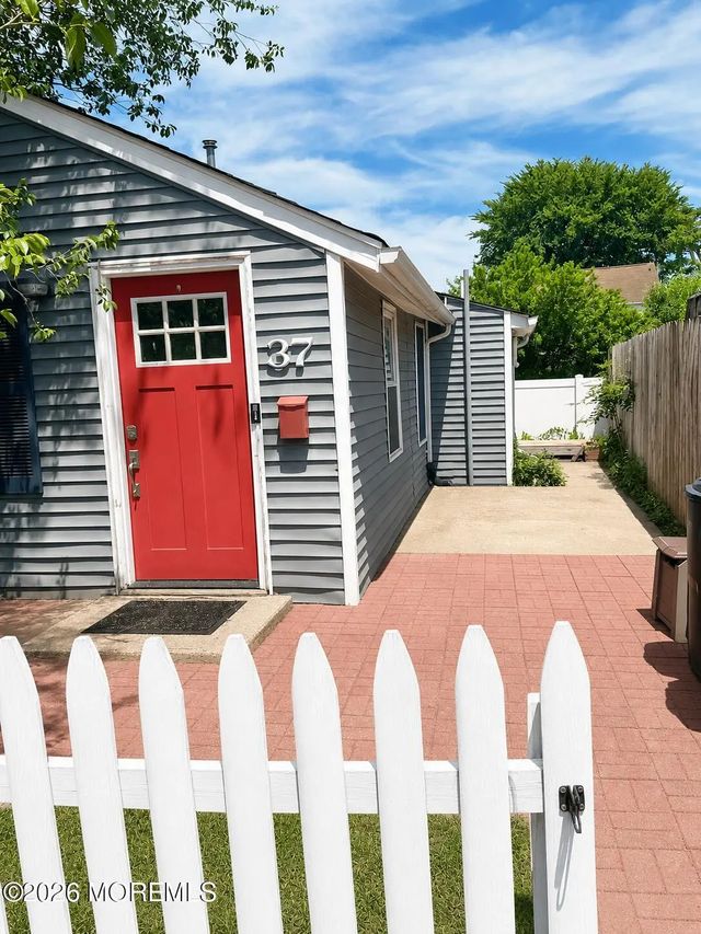 37 Myrtle Avenue, Keyport