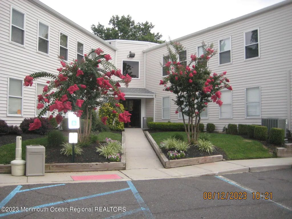 59 Avenue At The Common 103-104, Shrewsbury Boro