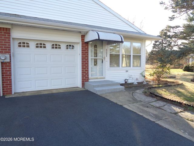 608 B Willow Lane, Whiting
