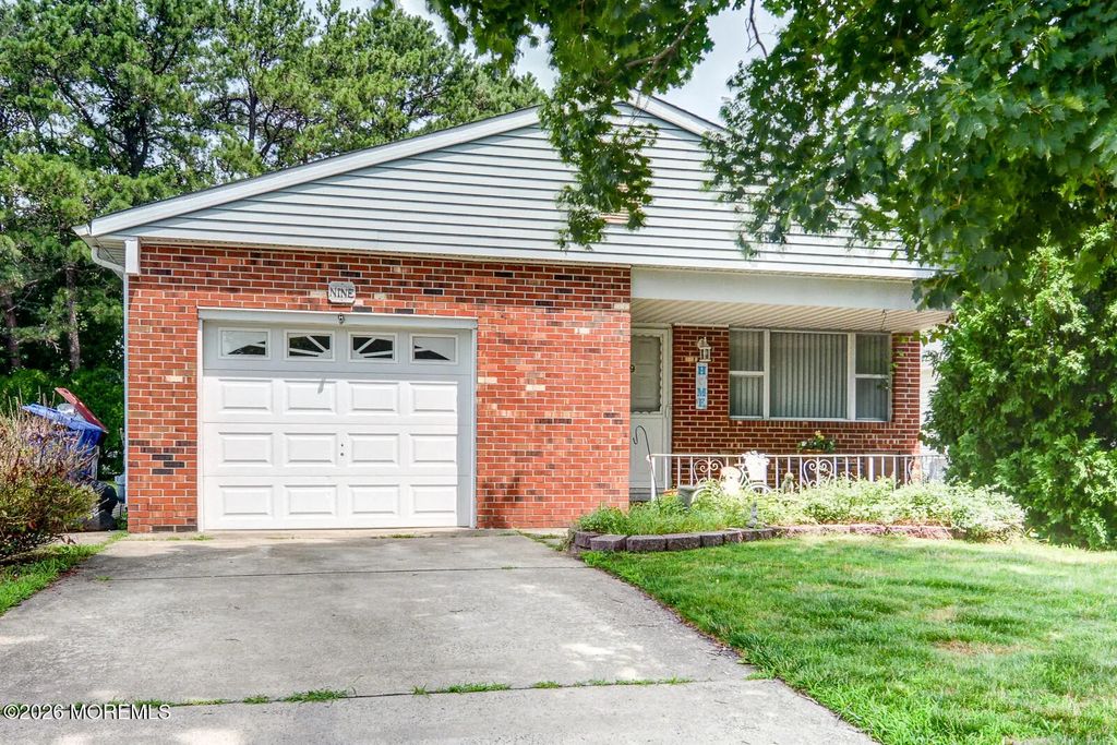 9 Madras Court, Toms River