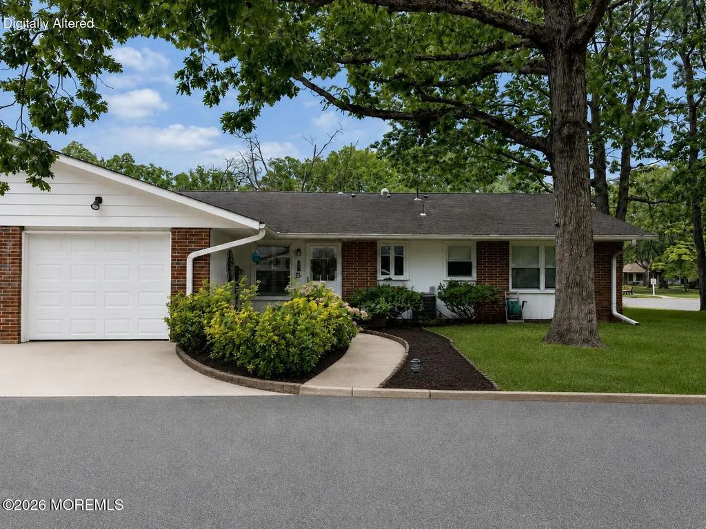 600a Lake Point Drive, Lakewood